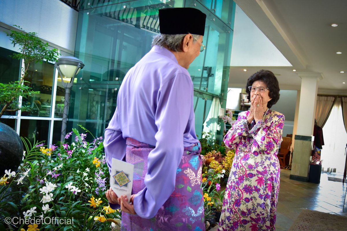 chedetofficial's tweet photo. Walaupun raya tahun ini disambut berbeza dari kebiasaan, semangat Aidilfitri tidak luntur. Hubungilah sahabat handai dan sanak saudara, manfaatkan teknologi sedia ada. Biar jauh di mata, namun sentiasa dekat dihati. https://t.co/IPfDMqAy3y