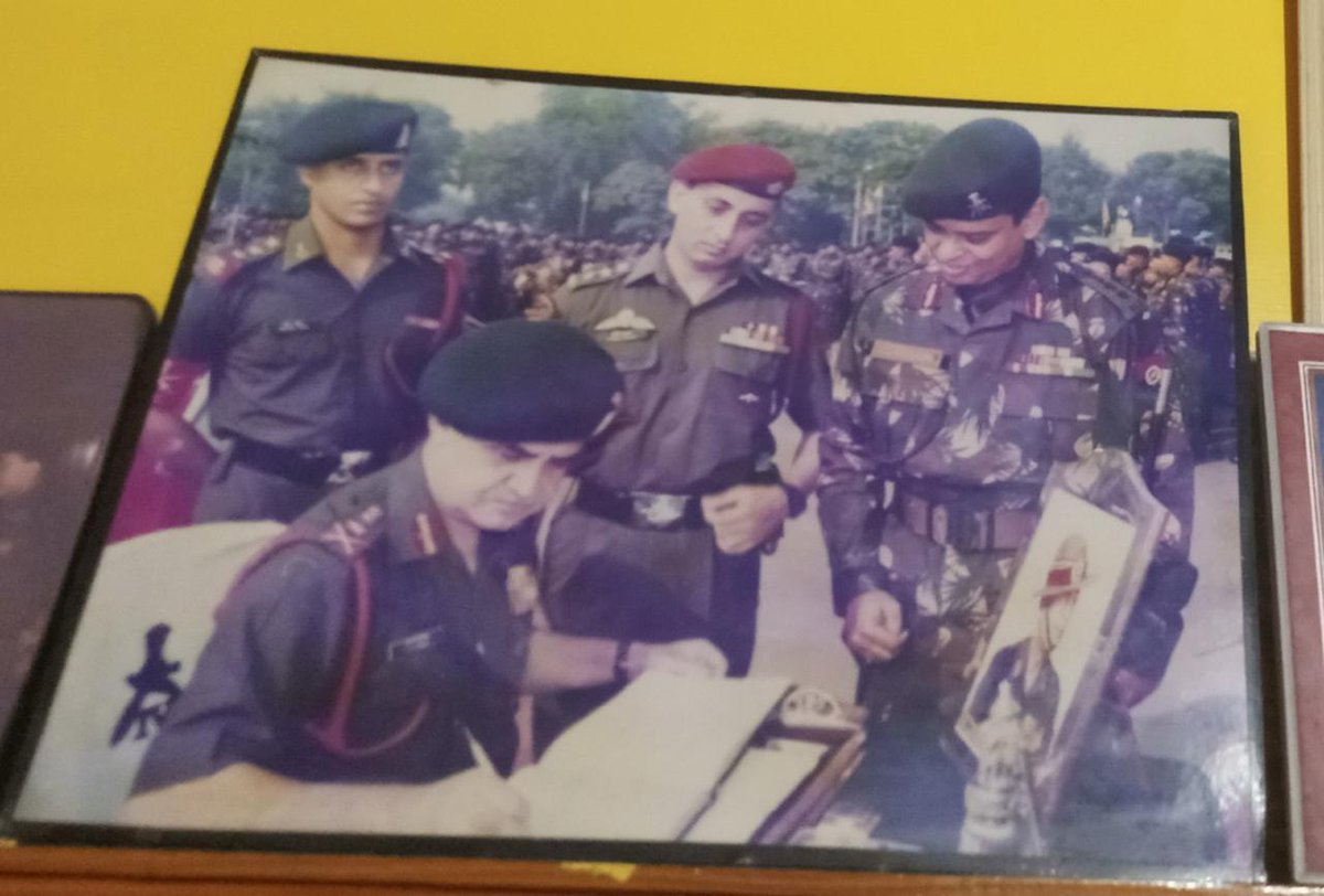 Later was deputed as Aide-De-Camp to the chief of Army staff  @Vedmalik1 and by then was decorated bar to SENA MEDAL for combating terrorist. "He set an Example to and inspired young officer", says General Malik who admired hm a lot #HappyBirthdayMajSudhirWalia #KnowYourHeroes