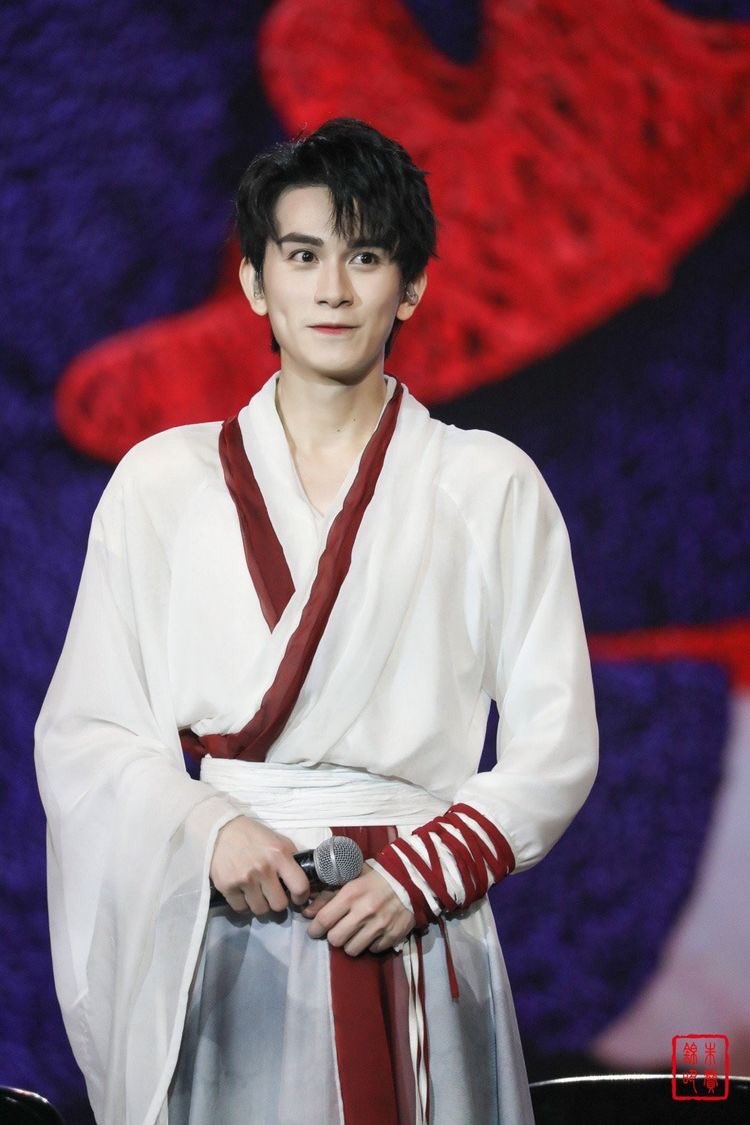 Thread of Zhu ZanJin’s dimples but the more you scroll the deeper they get