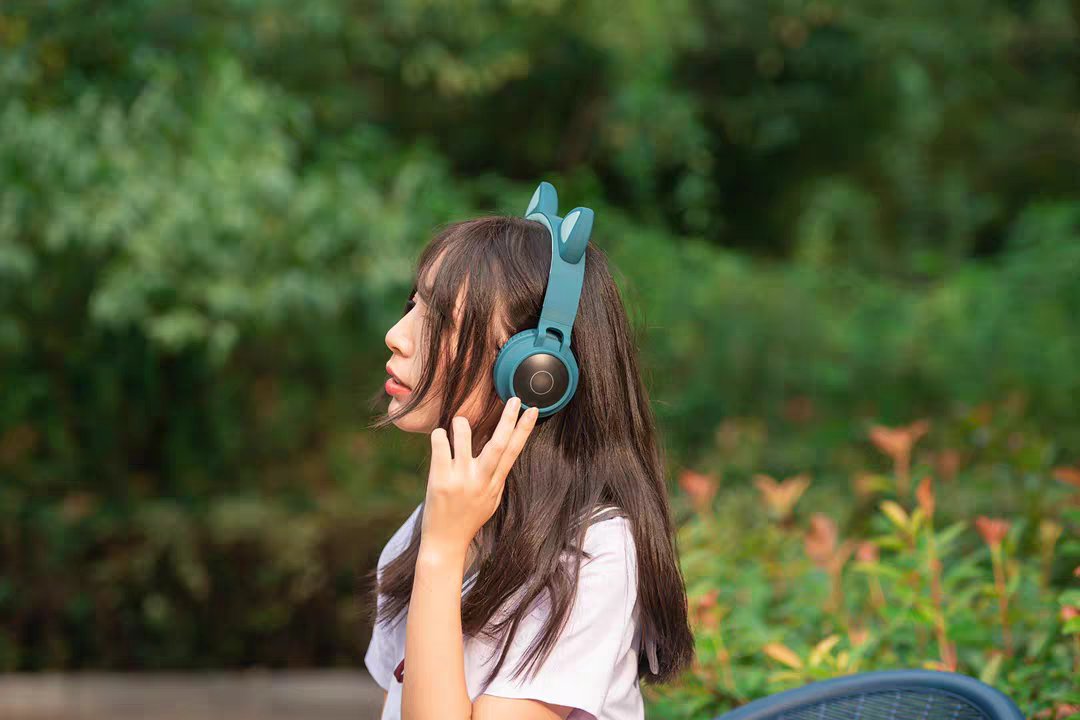ThePnkStuff's tweet photo. Listen to music with no frustrations.
Cat ear wireless bluetooth headphone with LED lights
Follow @thepnkstuff for upcoming sales and promotions!
#heaphone #catearheaphones #kawaii #cute #thepnkstuff #spring #retrokeyboard #keyboard
Credits to the user. https://t.co/141svaOjG8