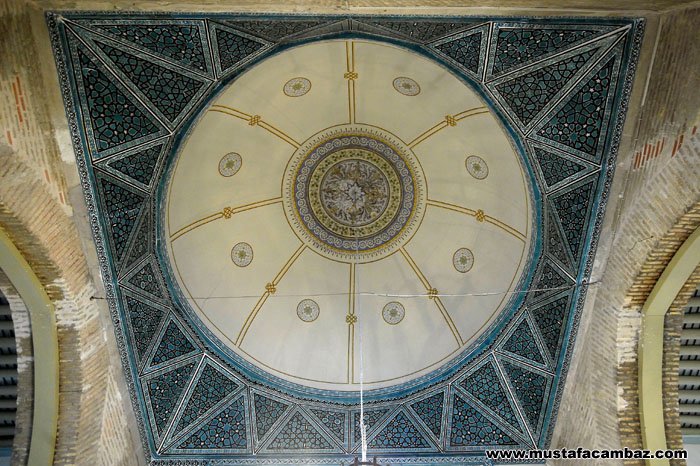 VisitKonyaCity's tweet photo. 4 domes belonging to #Seljuq architectural monuments found in the #Konya.

Karatay Madrasa
Ince Minareli Madrasa
Sahip Ata Mausoleum
Alaeddin Mosque

#EidMubarak #eidmubarak2020 
#VisitKonya
#architecture 
#architecturephotography 
#travelphotography 
#travelblogger 
#art https://t.co/WRxhPrklII