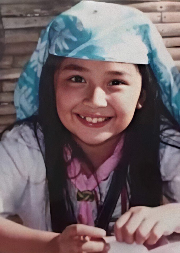 — a thread of kathryn bernardo, but she grows older if you keep scrolling.