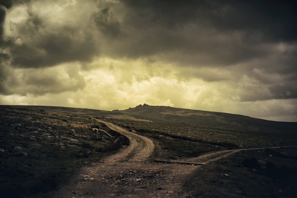 GlavindStrachan's tweet photo. Madly busy being all 'social media' marketing-like ... so here's a quick edit from Friday and our trip to #dartmoor ... the track to #greatnodden and #rattlebrook peat works with #greatlinks in the distance π #moodygrams #dartmoorcollective #landscapephotography #glavindstrachan https://t.co/OXHS5X6ENh