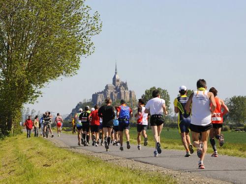 guiet_maxime's tweet photo. Et dire que ce matin, mes foulées devaient s'élancer pour mon tout premier marathon accompagnées par un célèbre Archange…
RDV dans un de ces jours #RunInMSM !
@RunIn https://t.co/EMlKroPvBe