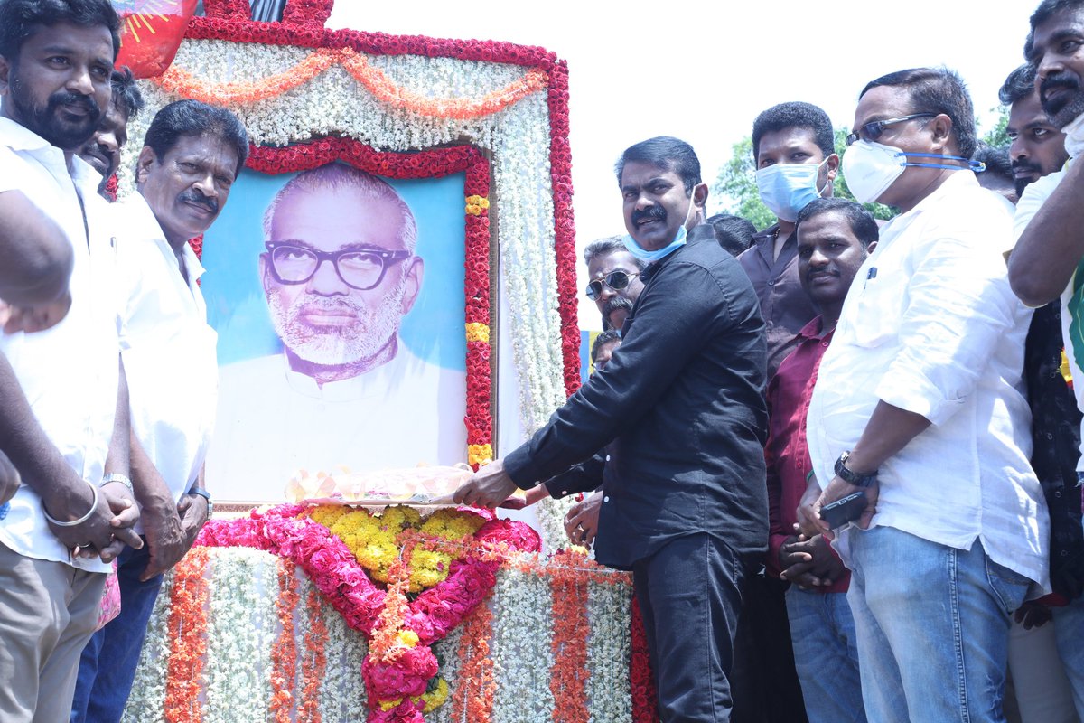 SeemanOfficial's tweet photo. உடல் மண்ணுக்கு! உயிர் தமிழுக்கு!

நாம் தமிழர் நிறுவனத் தலைவர்!
தமிழர் தந்தை!
ஐயா சி.பா.ஆதித்தனார் அவர்களின் நினைவைப் போற்றுவோம்!

சென்னை எழும்பூரில் உள்ள ஐயாவின் திருவுருவச்சிலைக்கு இன்று காலை 11 மணியளவில் நாம் தமிழர் கட்சி சார்பாக மலர் வணக்கம் செலுத்தப்பட்டது. https://t.co/QnYuxrM5Uu