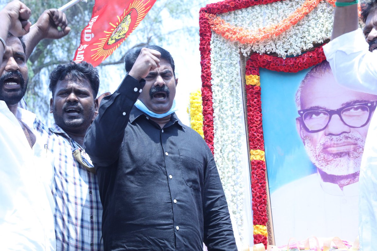 SeemanOfficial's tweet photo. உடல் மண்ணுக்கு! உயிர் தமிழுக்கு!

நாம் தமிழர் நிறுவனத் தலைவர்!
தமிழர் தந்தை!
ஐயா சி.பா.ஆதித்தனார் அவர்களின் நினைவைப் போற்றுவோம்!

சென்னை எழும்பூரில் உள்ள ஐயாவின் திருவுருவச்சிலைக்கு இன்று காலை 11 மணியளவில் நாம் தமிழர் கட்சி சார்பாக மலர் வணக்கம் செலுத்தப்பட்டது. https://t.co/QnYuxrM5Uu