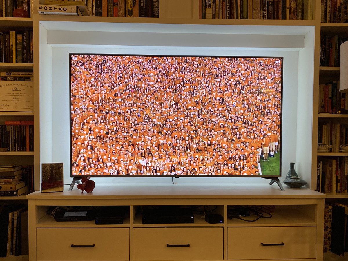 CharlotteCanni1's tweet image. ⁦@UTAustin⁩ The Longhorn nation is big and ready to change the world! #UTGrad2020