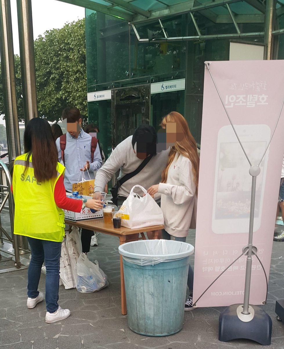 5 years ago, the KBO tightened their rules on what you could bring into the stadium. Nowadays you can still bring in (most) foods, but now have to pour your canned/bottled drinks into a provided plastic cup. Here's a random pic I took of fans pouring their beer into cups