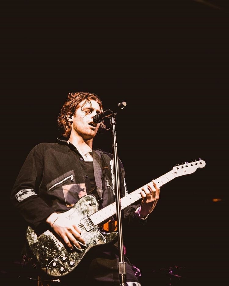 jessbrookegund3's tweet photo. @irwinsleftelbow @billboard SWEATY STAGE PICS KEEP ME ALIVE
#10kforCALM #AnswerBillboard https://t.co/wcKy8rfy0D