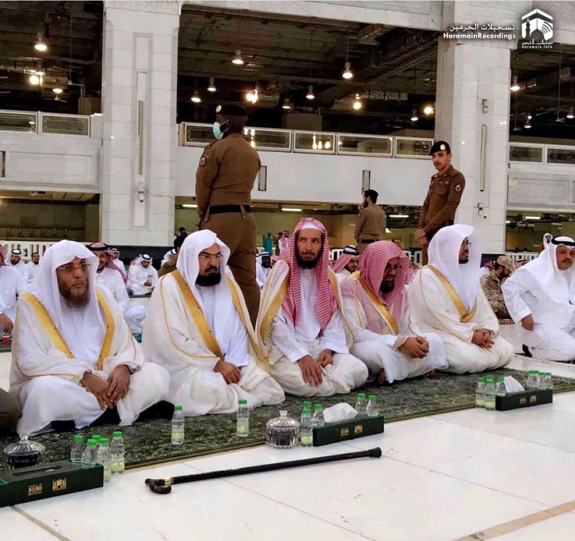 HaramainInfo's tweet photo. Imaams of Masjid Al Haram and Sheikh Sa'd al-Shithri await the Eid Salaah #EidAlFitr https://t.co/C3I9whjexR