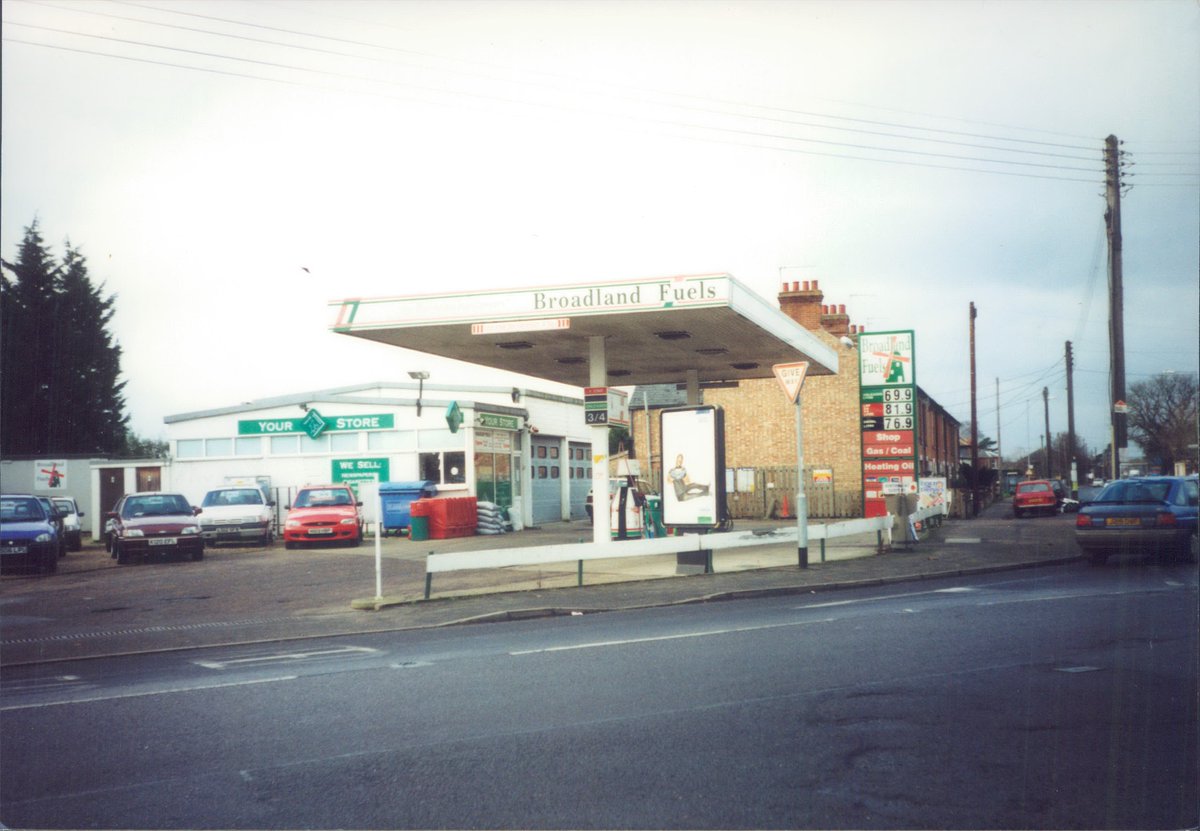 Day 153 of  #petrolstationsBroadland Fuels, Diss, Norfolk 2001  https://www.flickr.com/photos/danlockton/16255628602/  https://www.flickr.com/photos/danlockton/15636575713/Broadland Fuels, with its windmill logo, adopted Phoenix's colour scheme (and many of its dealers) after that company was sold to Total. Later taken over by  @NWFFuels