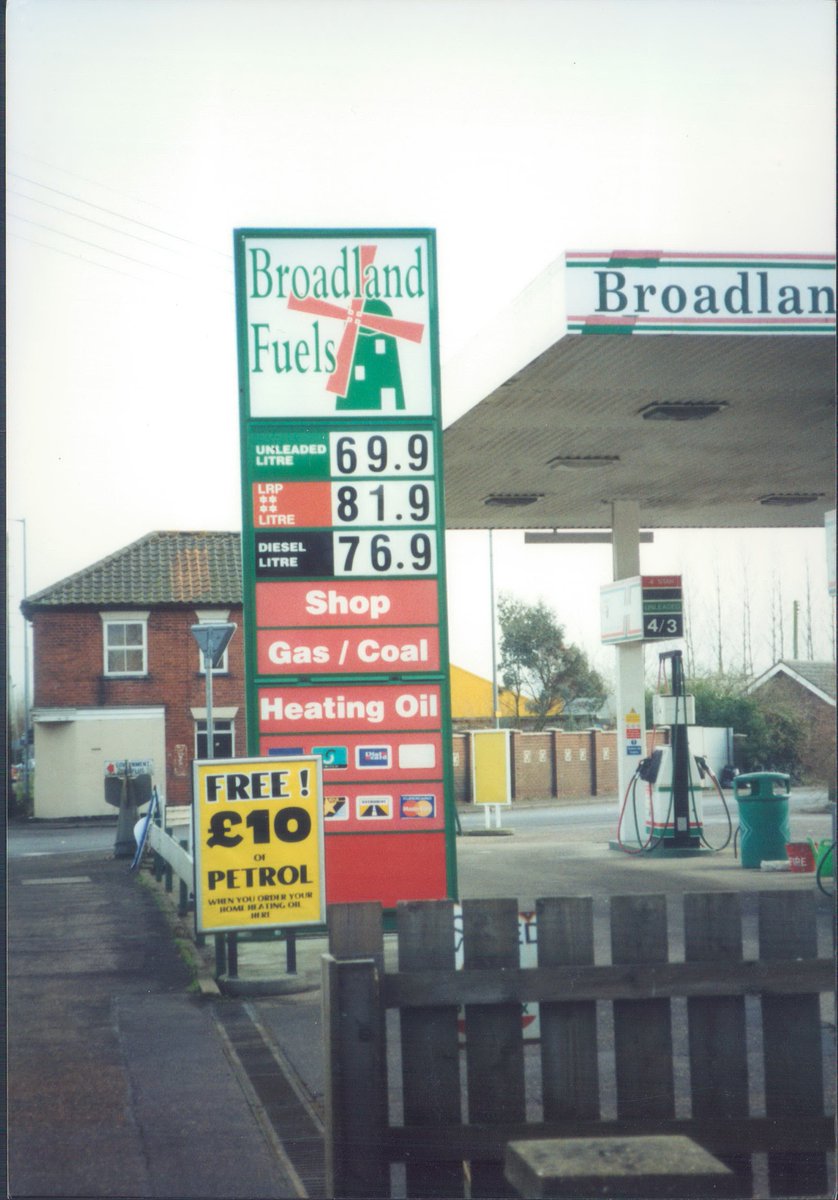 Day 153 of  #petrolstationsBroadland Fuels, Diss, Norfolk 2001  https://www.flickr.com/photos/danlockton/16255628602/  https://www.flickr.com/photos/danlockton/15636575713/Broadland Fuels, with its windmill logo, adopted Phoenix's colour scheme (and many of its dealers) after that company was sold to Total. Later taken over by  @NWFFuels