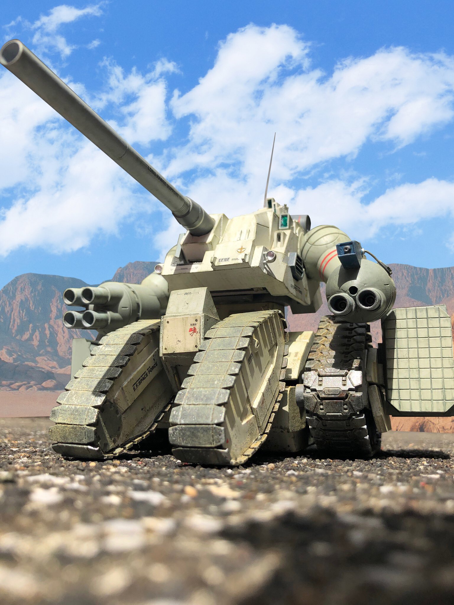ザクばか 陸戦強襲型ガンタンク 自然光で 背景を合成してみた T Co Nqwpe1thy7 Twitter