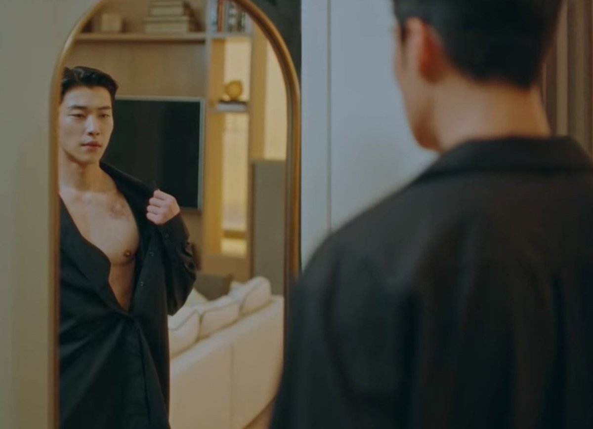 SompornSrisuwa1's tweet photo. เพี��งไม่กี่วิ มันก็ทำให้ฉันหยุดหายใจได้ 😳😳😳#TheKingEternalMonarchep12 https://t.co/BHHv54ZkHf