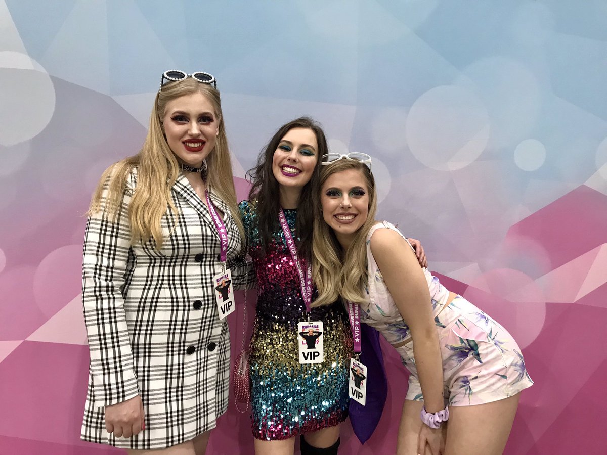 DragCon 2020 photo drop