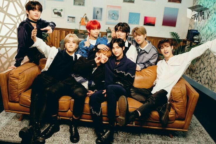 текст песни ла ла ла. Maniac stray kids текст и перевод. Han i got it обложка. Up all night stray kids обложка. стрей кодс 2021.