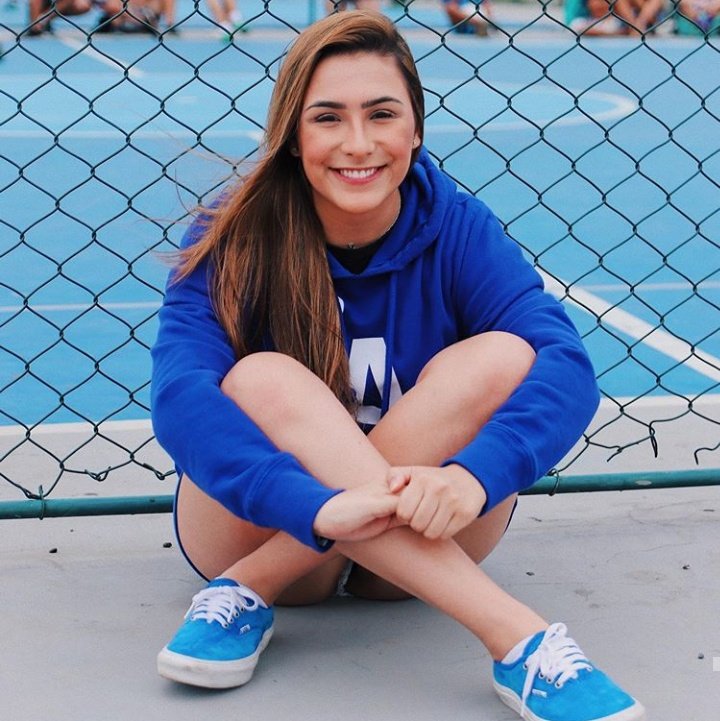 BibiHelpVotes's tweet image. acompanho a bianca desde 2015 e vey... ver onde ela chegou até agora me dá tanto orgulho sabe? nem da pra acreditar que ta fazendo 20 anos. enfim, saiba que você é incrível, me proporcionou diversas coisas boas e sou muito grato por tudo. te amo muito! @bibitatto ❤️