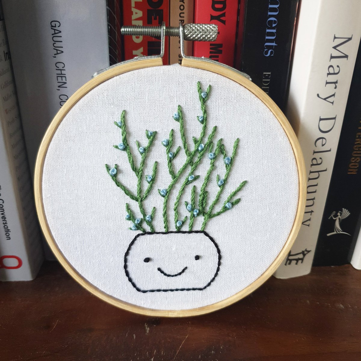 Sunday afternoon embroidery. I am in love with this tiny (4 inch) piece 😍😍😍 #embroidery #plantembroidery #isolife