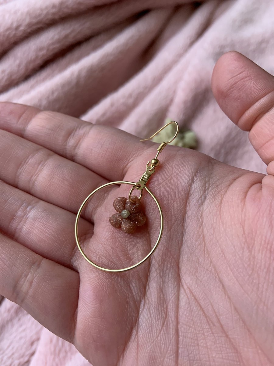 dainty flower hoopsdm to claim