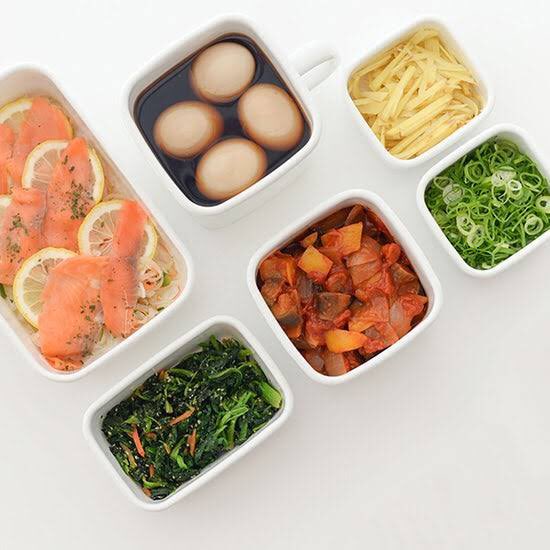 27.野田琺瑯ホワイトシリーズ超万能保存容器。タッパーと違い匂いがつかず雑菌も繁殖しにくいので、常備菜はもちろん残った豆腐を水入れて保存したり、私はこれでニラの醤油漬けをよく作ってる。ニラの匂いも洗えば消えるのが本当に凄い。直火もかけられるしなによりオシャレ https://amzn.to/3cWWmkI&nbsp;