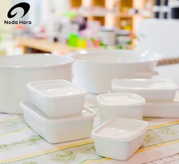 27.野田琺瑯ホワイトシリーズ超万能保存容器。タッパーと違い匂いがつかず雑菌も繁殖しにくいので、常備菜はもちろん残った豆腐を水入れて保存したり、私はこれでニラの醤油漬けをよく作ってる。ニラの匂いも洗えば消えるのが本当に凄い。直火もかけられるしなによりオシャレ https://amzn.to/3cWWmkI&nbsp;