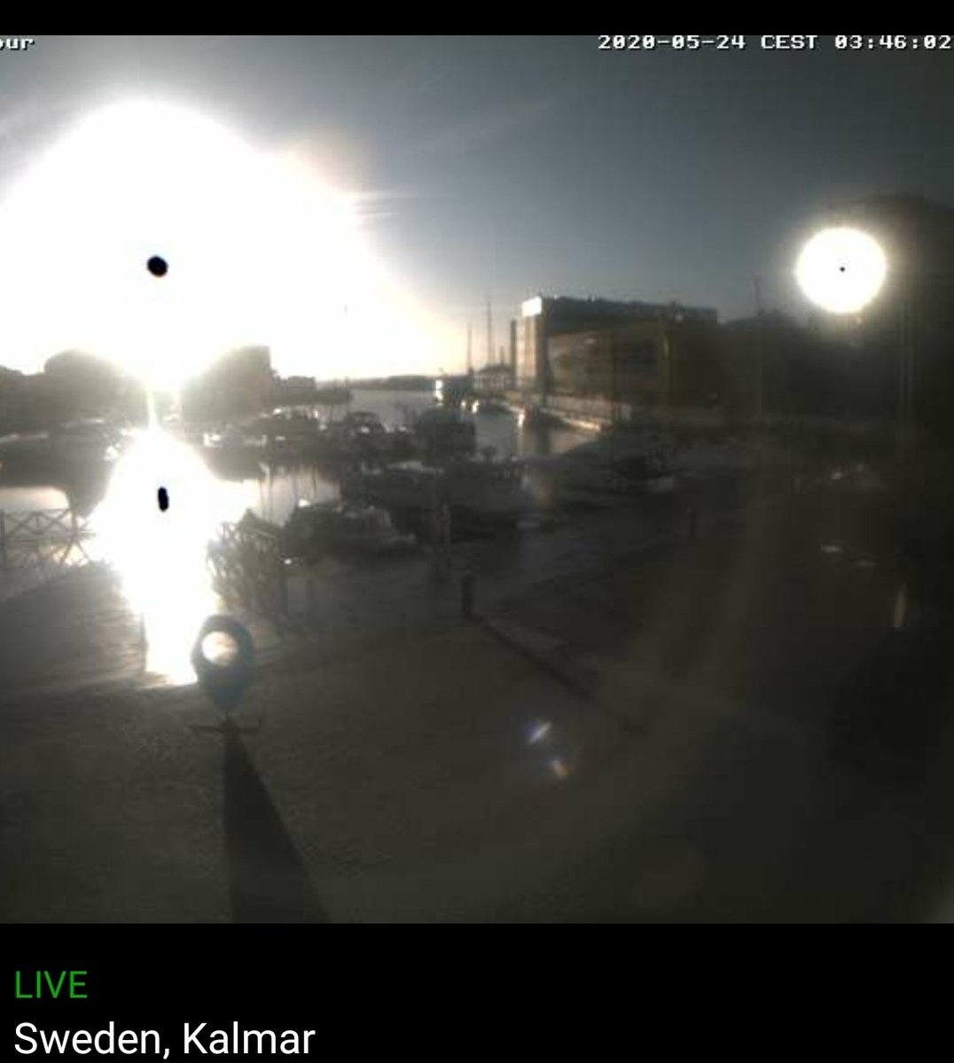 GinaHollin's tweet photo. Ok thats so wild. All years watching this...iv NEVER SEEN 2 of them!!!! Wth! #fakesun #solarsheild #sunsimulater #synsun https://t.co/Mo82mcO6TK