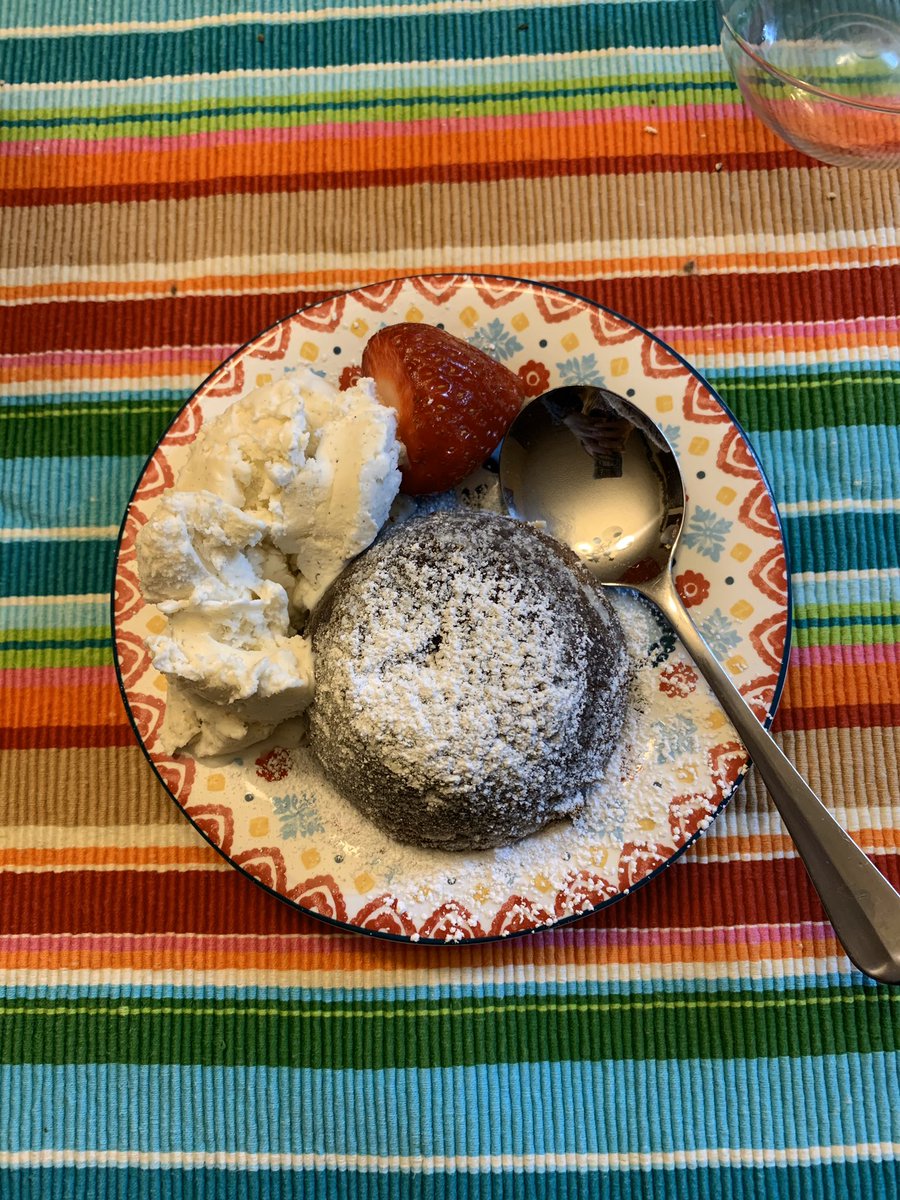 ChristmasEmily's tweet photo. @BarackObama please hire me and @kristinawigren to be your private chef. here are our credentials: https://t.co/AWzTcOHJWp
