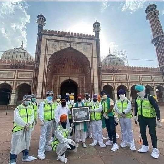 jasuja's tweet photo. We dont need to remind ourselves of humanity which is India's hallmark and reason for our secular existence since centuries.  Eid Mubarak to every one from all of us
Pic 1- Sikhs sanitize Jama Masjid
Pic 2- Mata Vaishno Devi Shrine Board provide Sehri and Iftari to Muslims https://t.co/kGYMXAN2q8