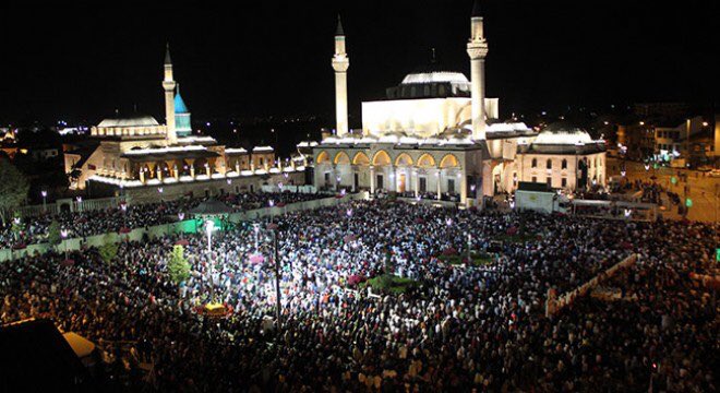 Sen hep çok güzelsin Konya’m ...En çok Ramazan coşkusunu Mevlana meydanında yaşamayı özledim , Böyle  buruk geçen son Ramazan ve son bayram olsun inşallah 🙏sevdiklerimizle nice güzel bayramlara ,Ramazan bayramımız mübarek olsun 😊 #KonyaBayramlaşıyor