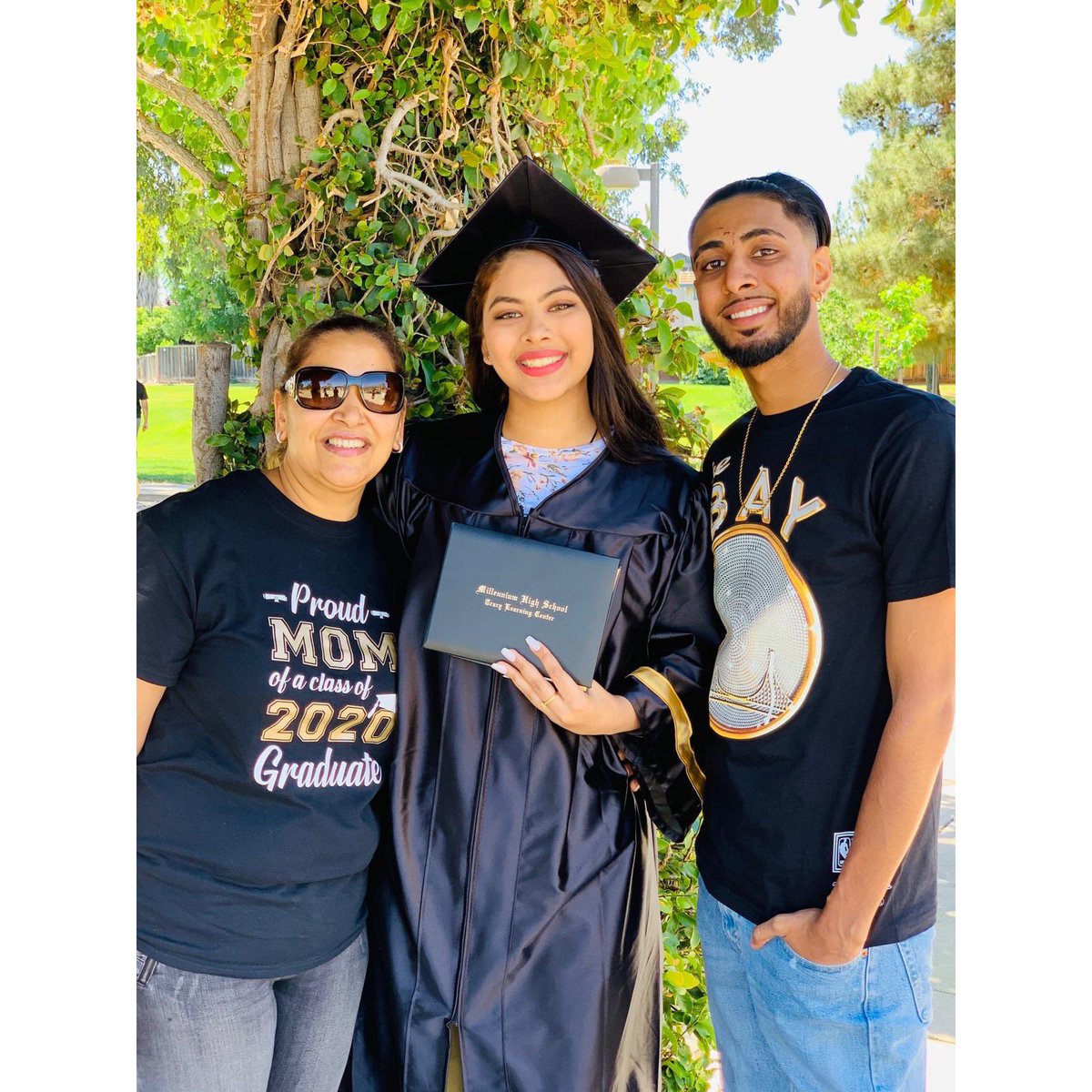 Bavneet10_'s tweet image. S/o to my baby sister 🖤 Love you &amp;amp; so proud of you. Can’t wait to see what’s in store for you in the future. #classof2k20