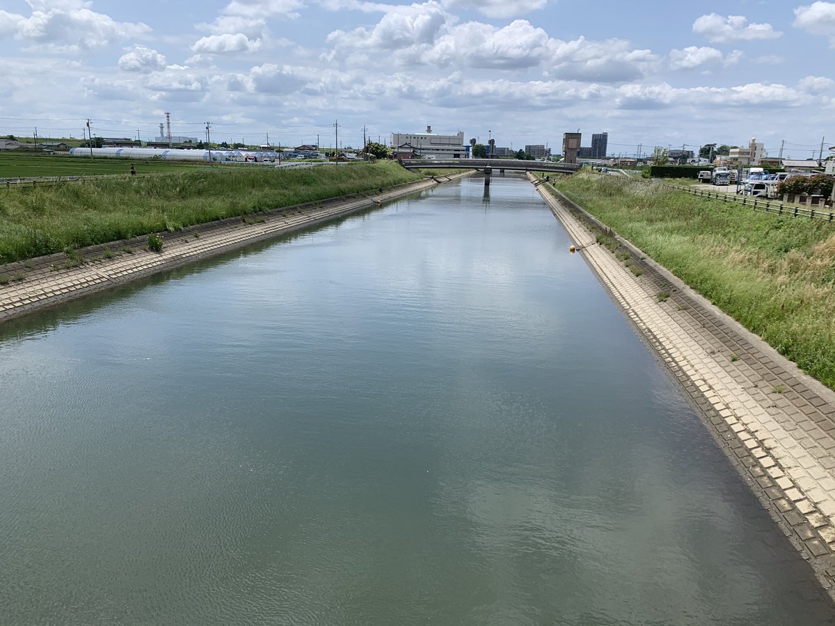 tekutaito's tweet photo. ヘラ釣りのおじちゃんに切れたウキと仕掛けのセットを取ってくれと頼まれて、ワンキャストで華麗に回収！！

出来るわけもなく、5回くらいキャストしてやっと回収したとさ。
土日はもう釣り人多すぎてキツすぎる https://t.co/jKjXLNNcmC