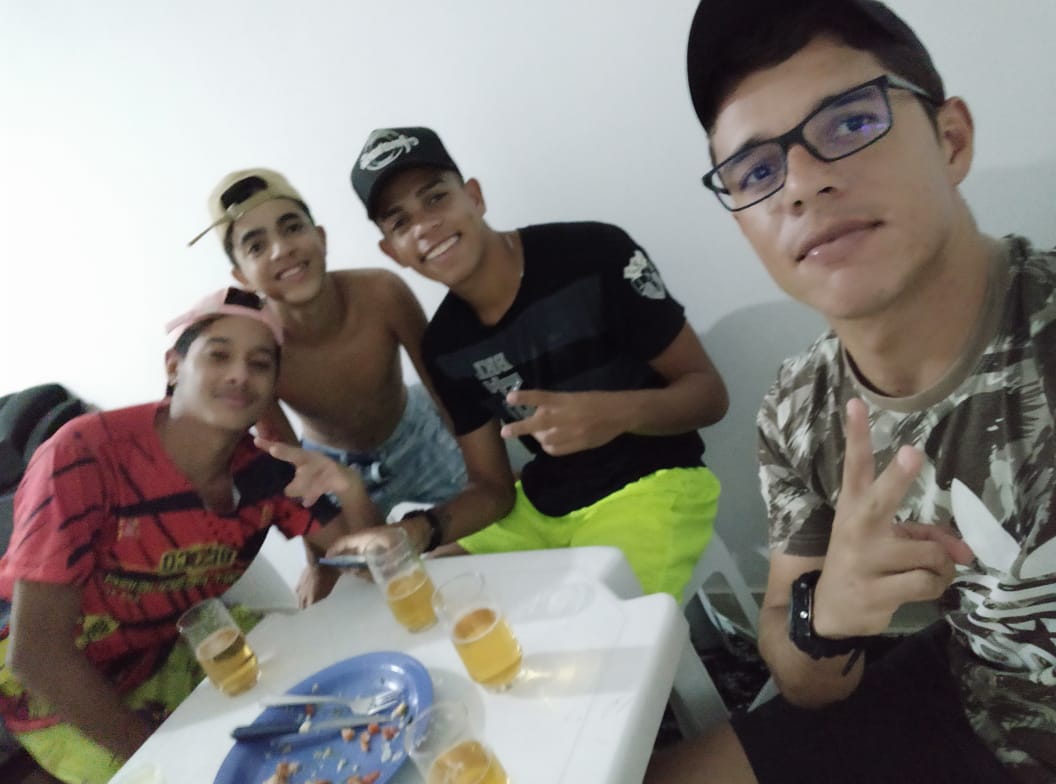 JuniorCoach20's tweet photo. Acreditem se quiser... Só eu não fiquei bêbado! Kkkkkkk https://t.co/c6bFZNt1z8