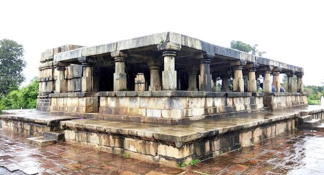 Thus the Twin Ganapati temple was created.Their architecture is extremely magnificent.It is situated near famous Battisa temple of Barsur/Barsoor . @ReclaimTemples