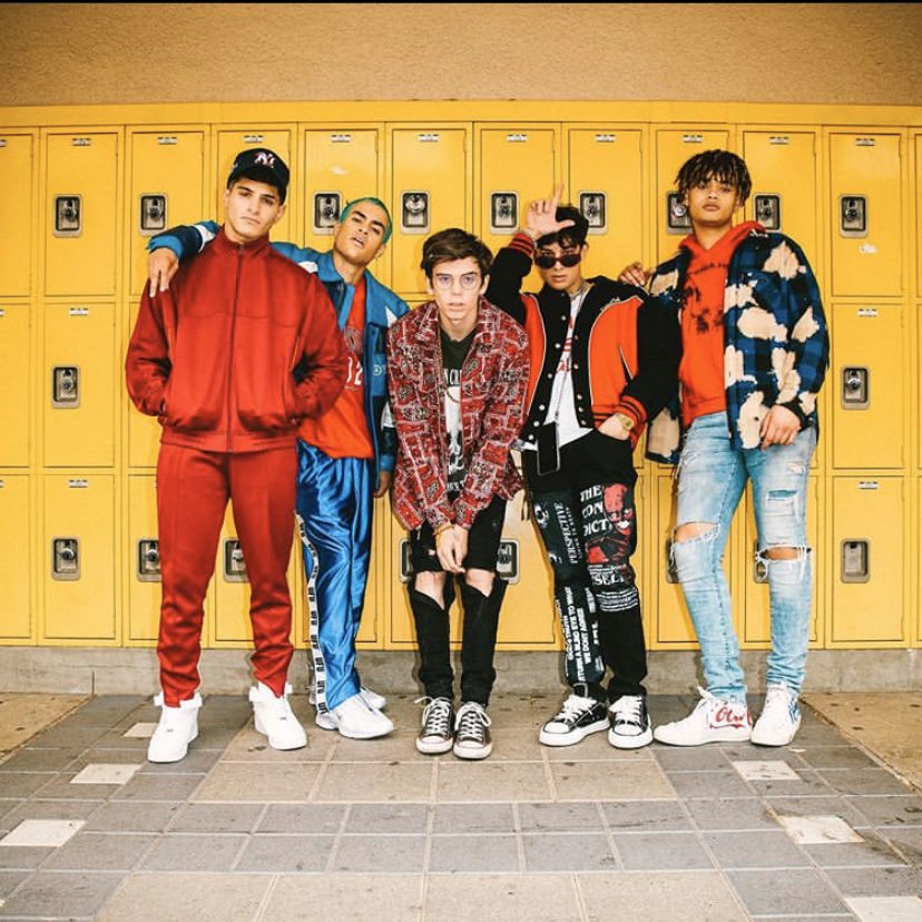 elenavargasss's tweet photo. happy 1 year to the Phases ep. Forever greatful for this ep bc it's gotten me thru hard times and always will have a special place in my heart. Thank you for giving us amazing songs🥺🤍. #4Urights #phasesep #1yearanniversary https://t.co/i8ZI8evu0O