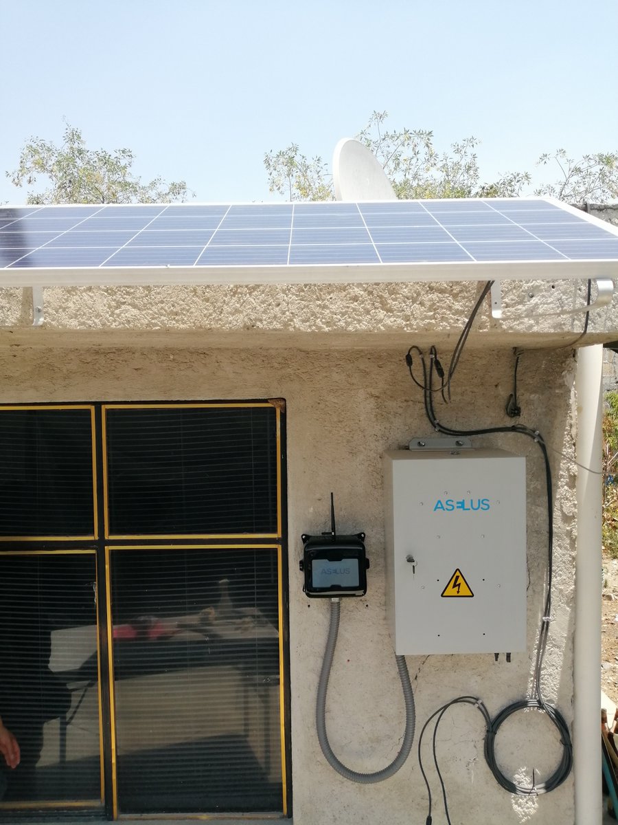 aselusmx's tweet photo. @emoctezumab @ANUIES @SEP_mx @LucianoConchier @jaimevalls desarrollamos una solución para llevar energía e internet a comunidades marginadas, esto daría la oportunidad de que los niños pudieran tomar clases a distancia https://t.co/4ct693XluW