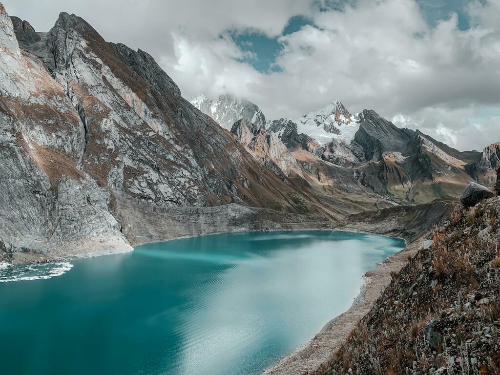 DailyNatureshot's tweet photo. Laguna chasing in the mountains of Peru. Just missed an avalanche seconds before getting up here. You can see the little remnants in the corner of the laguna [4032x3024] [OC] #nature https://t.co/4x8JDTKygR
