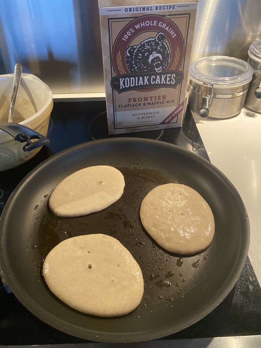 mesao_eth's tweet image. Day 67 of quarantine... discovered #drybrushing (TY @GwynethPaltrow) and @KodiakCakes #WhatACombo