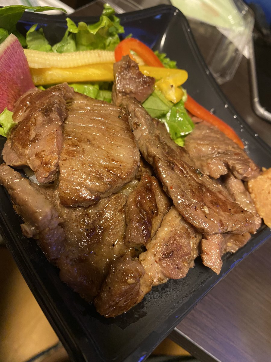 ぐい ねこ 高級牛タン弁当
