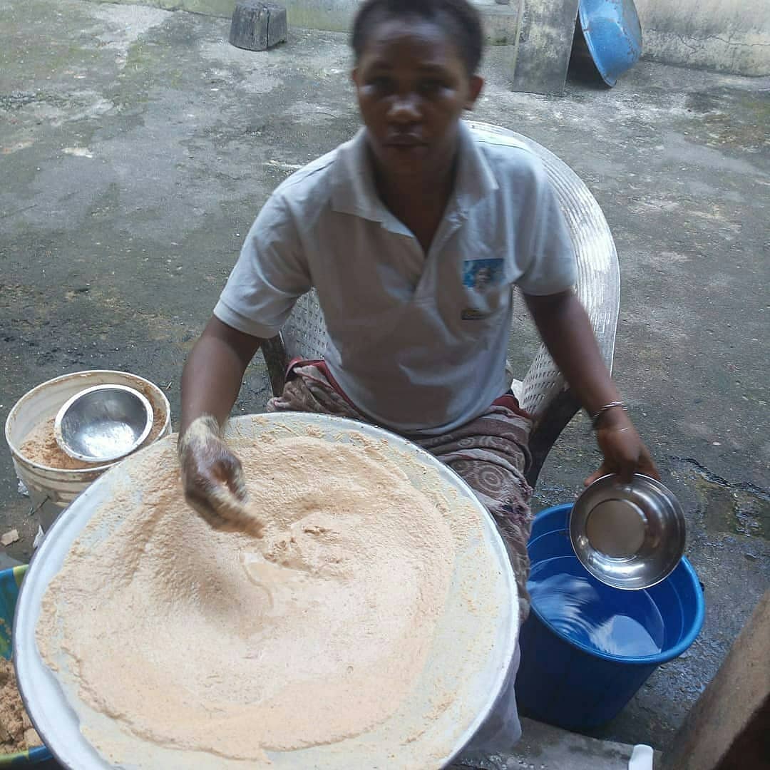 JennyEmmanuell2's tweet photo. @WatchoutTech, before now I sell pap along the road, sometimes rain disturbs my business a lot, with 50k I can erect a small Batcher where I can sell my pap before the rainy season comes, use the remaining to buy half bag of corn for my business, God bless u #watchoutchallenge https://t.co/snmOLf7HIu