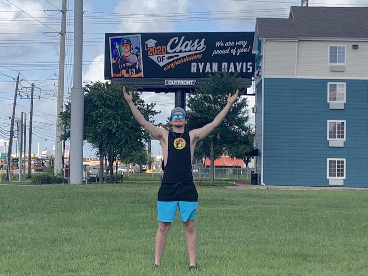 I’m on a billboard bro shit is crazyyyy🤙🤙🤙🤙