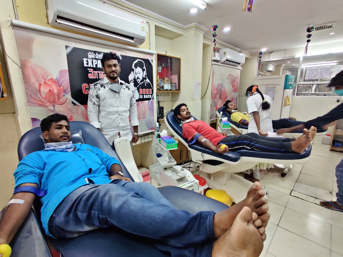 bobby_yedida's tweet photo. 14th Day Mega Blood Donation Camp Started 💝😘

#MegaStarChiranjeevi #MegaCause
#MegaInspiration #HighestBloodDonors
@KChiruTweets @AlwaysRamCharan @upasanakonidela https://t.co/NwMVKJJC2g