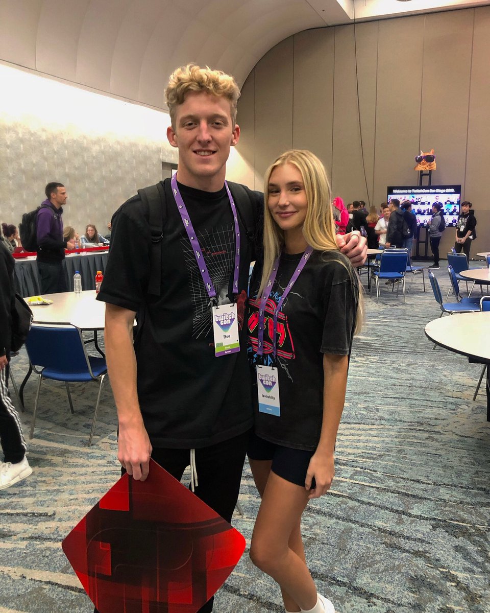 You lookin for a new blonde egirl yet?@TTfue 😉