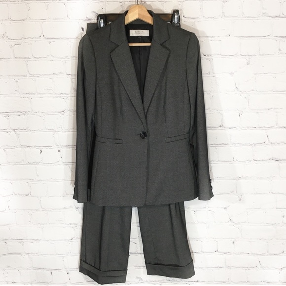 ShavonCripps's tweet photo. So good I had to share! Check out all the items I'm loving on @Poshmarkapp from @authorgirl77 #poshmark #fashion #style #shopmycloset #designhistory #cottonon #tahari: https://t.co/MFiu0Dn0SQ https://t.co/eOvSnZeb28