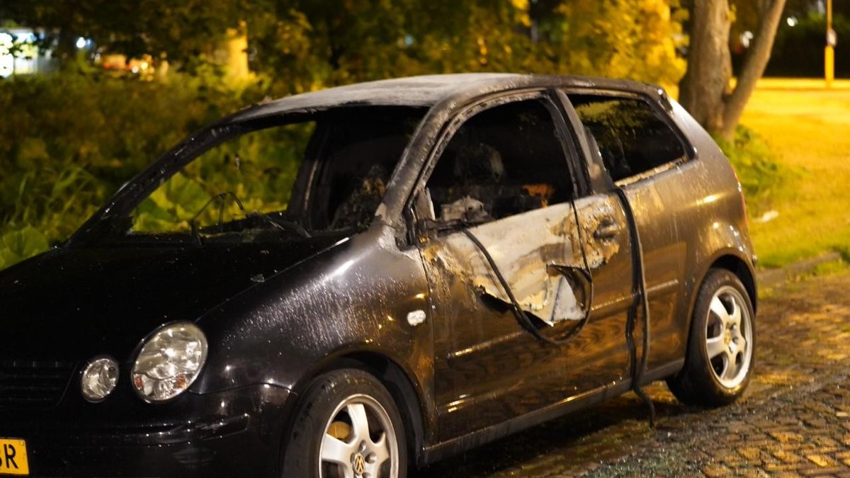 Geparkeerde auto uitgebrand en poging brandstichting in Alkmaar..