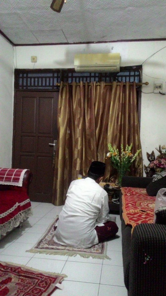 Shalat Iedul Fitri di Rumah Aja...