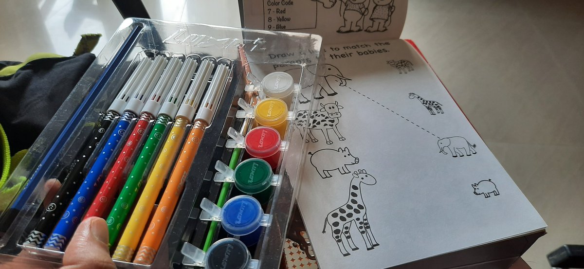 Shwetabharti22's tweet image. बिज़नेस पड़ा है बंद कहा से लाए स्कूल फीस हम @narendramodi @PMOIndia @CMOfficeUP @myogiadityanath @DrRPNishank @nefowaoffice @dmgbnagar @drdineshbjp @DhirendraGBN @dr_maheshsharma @surendrasnaagar @PankajSinghBJP #WaiveSchoolFees #NoSchoolNoFee #CMHelpParents