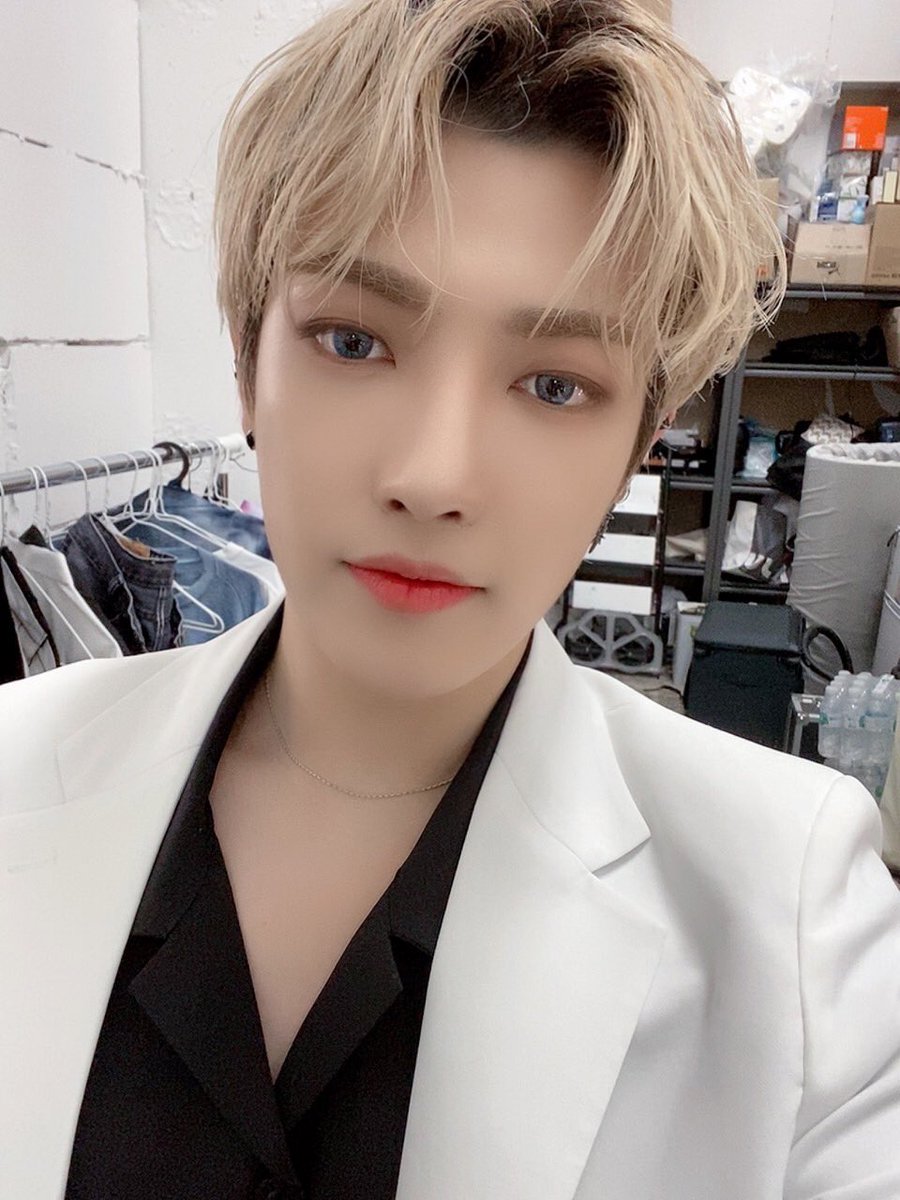 𝓭𝓪𝔂 143: ♡i can't believe that someone so handsome exists in this world. #ATEEZ    #에이티즈    #홍중  #HONGJOONG  @ATEEZofficial