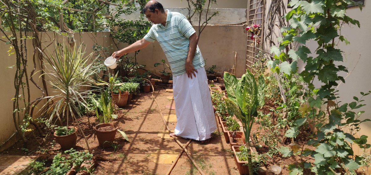 vbkankipati's tweet photo. @GHMCOnline @bonthurammohan @KTRTRS @arvindkumar_ias @zckukatpally selfie while cleaning, responding to the call by GHMC fight against dengue and malaria https://t.co/PgVdu0myuO