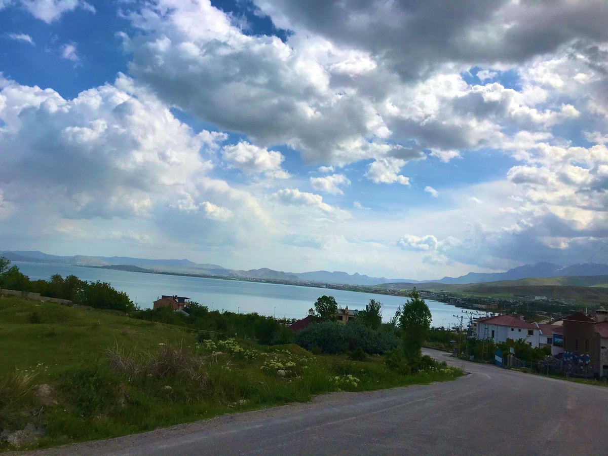 Hayat nefes aldığımız kadardır, gerçek olan güzellikler yaşandıkça anlaşılır, bu güzel günde birlikte yaşamanın ümidi ile Ramazan Bayramınız mübarek olsun. 😊😊