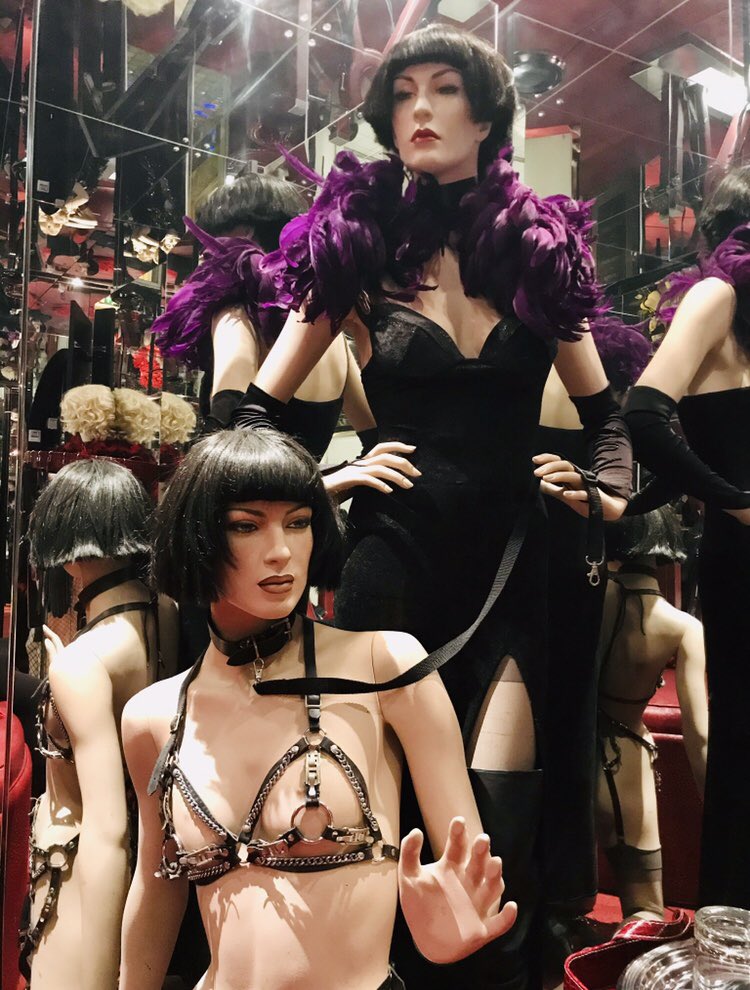 BizarradiesMUC's tweet photo. #Playrooms #sadomaso #Mietlocation
#smLocation
@DominaWorld
@DominaDir
@Hogdpy
„Eine Schwalbe macht noch keinen Sommer“ heißt es so schön. So wie trendige Möbel allein noch keine Atmosphäre machen.
Wir lieben Details und wir lieben zu inspirieren!
https://t.co/NefLUoFWaz https://t.co/5w6S64g23a